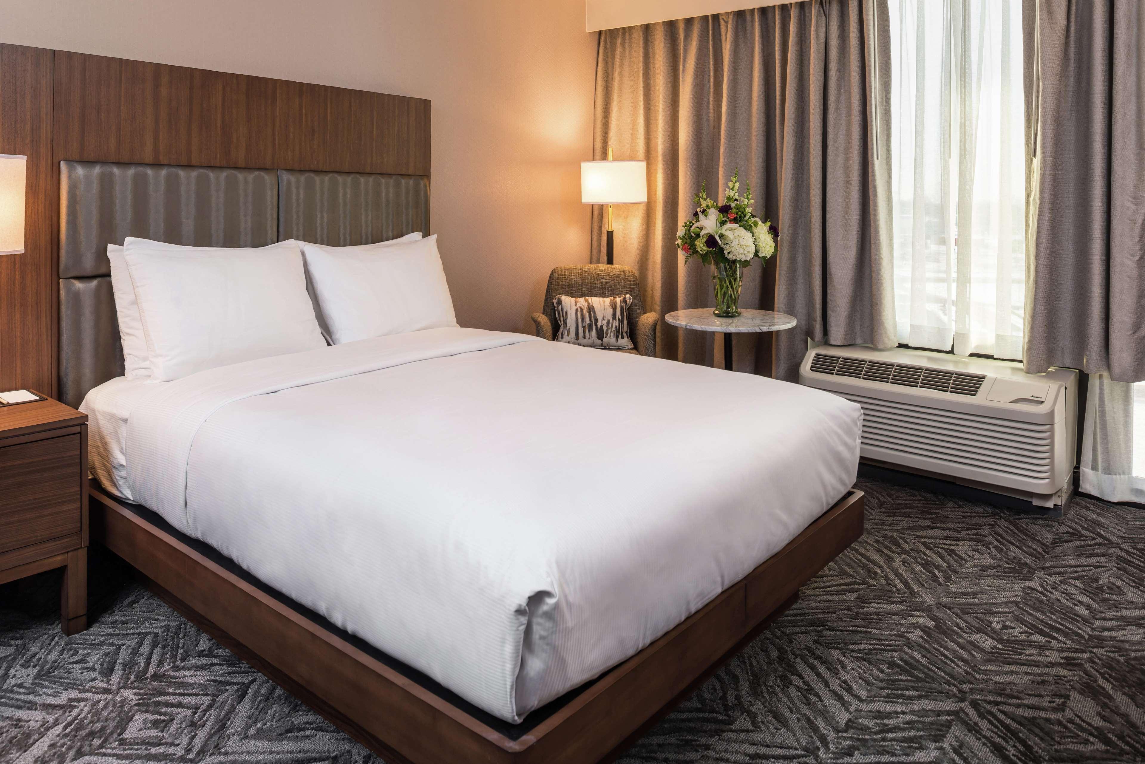 Отель Doubletree By Hilton Lafayette East Экстерьер фото