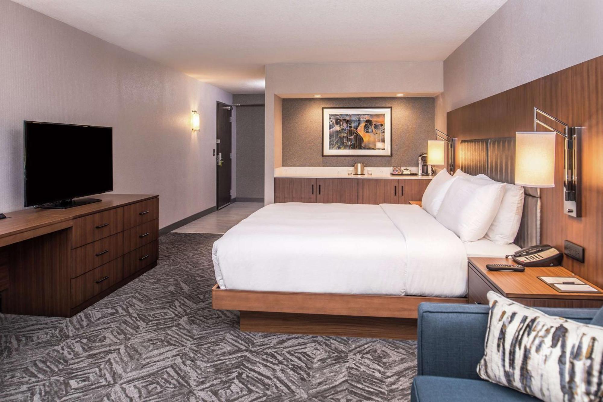 Отель Doubletree By Hilton Lafayette East Экстерьер фото